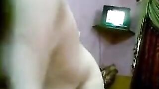 سكس العرب - تجربة مثيرة تجمع بين رجل أعمال وفتاة مراهقة - سكس