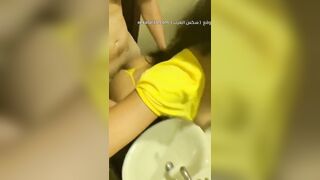 سكس العرب - عملية ساخنة في الحمام مع مراهقين من العرب - سكس