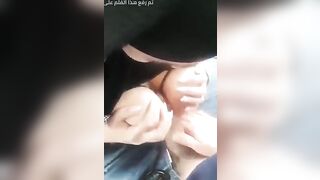 سكس العرب - فتاة محجبة تحت الأضواء في السيارة - جنس